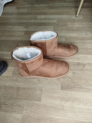 Botas de ante marrones con borreguito