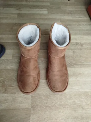 Botas de ante marrones con borreguito