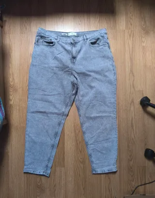Pantalón vaquero gris