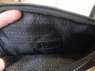 Bandolera, riñonera, Guess Negra