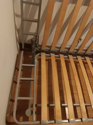 Sofá Cama Metálico y Madera.