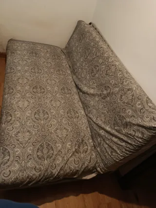 Sofá Cama Metálico y Madera.