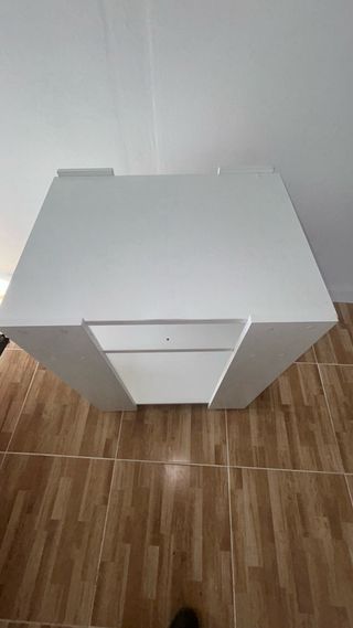 Tavolo ausiliario bianco per apparecchiature di bellezza