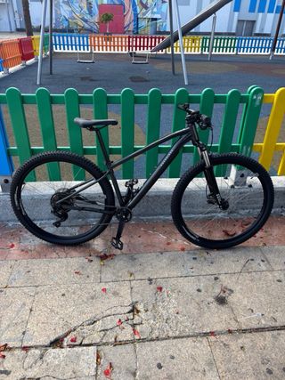 Bicicleta deportiva negra