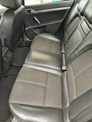 Peugeot 407 2005 con distintivo