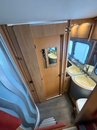 Autocaravana garaje XXL/portamotos/5 plazas