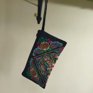 Bolso de mano bordado multicolor