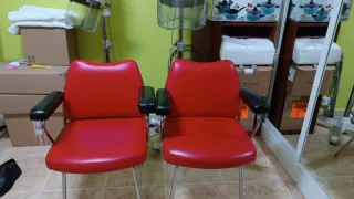2 Sillones de Peluquería Rojos