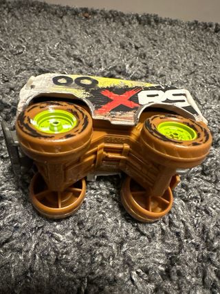 Disney Pixar Cars XRS Arvy Carreras Barro