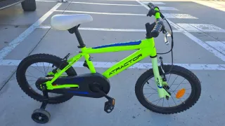 Bicicleta infantil verde ATRACTOR