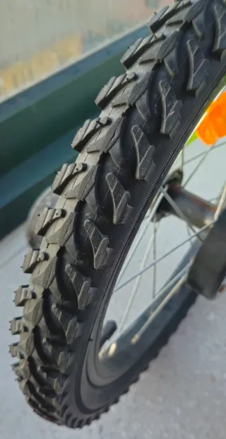 Bicicleta infantil verde ATRACTOR