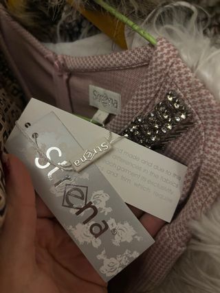 Vestido rosa con pedrería plateada