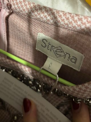 Vestido rosa con pedrería plateada