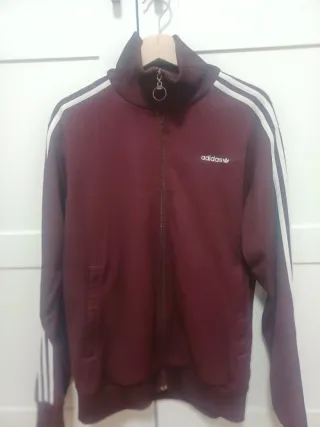 Chaqueta Adidas Morada con Diseño Oso