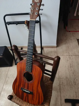 Guitarra Taylor BT2e Caoba