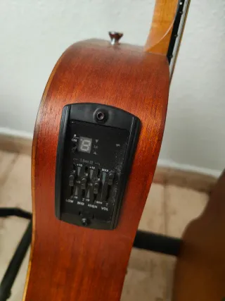 Guitarra Taylor BT2e Caoba