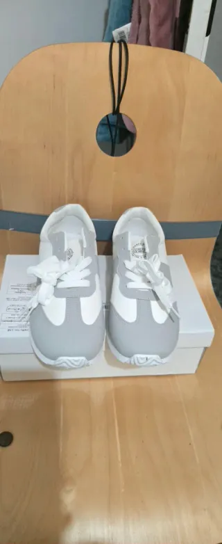 Zapatillas Shein Talla 41 Gris y Blancas