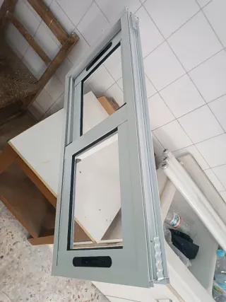 Ventana aluminio blanco 80x40