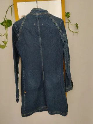 Abrigo vaquero estilo militar, súper original.