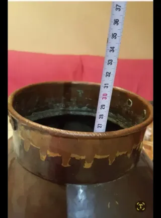 Antico vaso in rame e bronzo con manici in ferro battuto