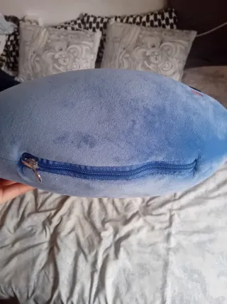 Almohada de cuello pez azul