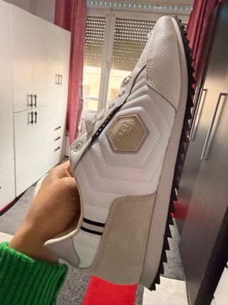Zapatillas Bikkembergs plateadas y cruyff blancas