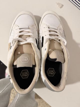 Zapatillas Bikkembergs plateadas y cruyff blancas