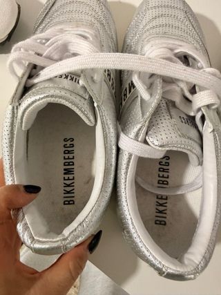 Zapatillas Bikkembergs plateadas y cruyff blancas