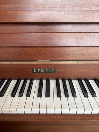 Piano Kemble