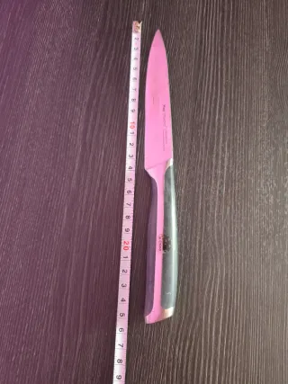 Coltello da cucina rosa e argento
