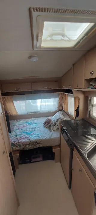 Caravana con documentación en parcela