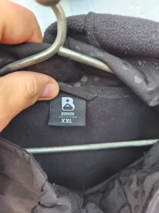 Chaqueta polar con capucha