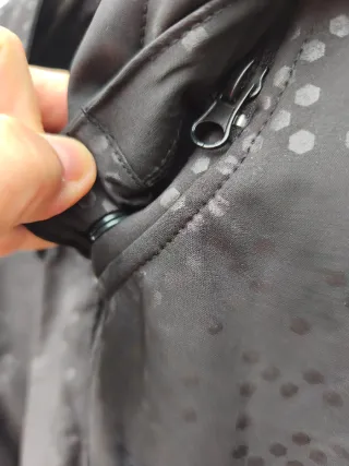 Chaqueta polar con capucha