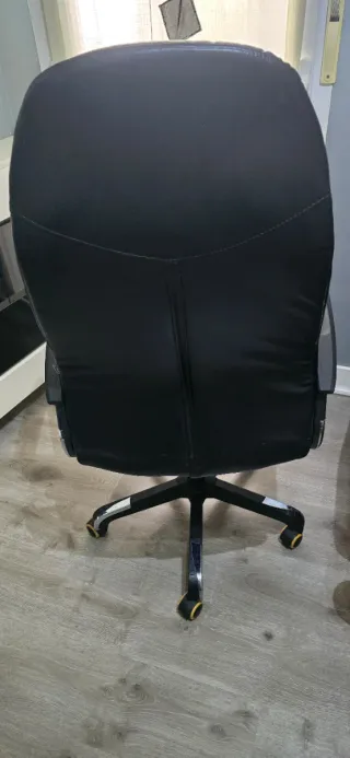 Sillón de oficina negro