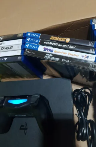 Lote PS4 + mando + 35 Giochi.