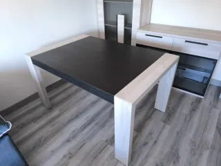 Mesa de comedor moderna