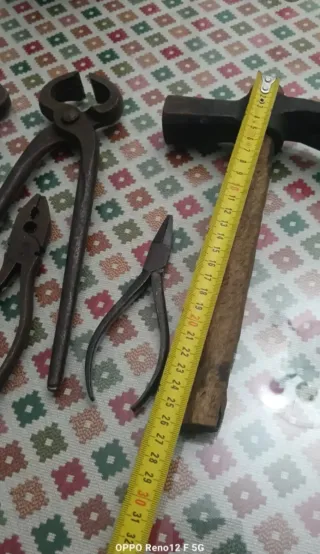 Herramientas antiguas varias