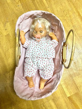 Muñeca Farita con cuna Nueva