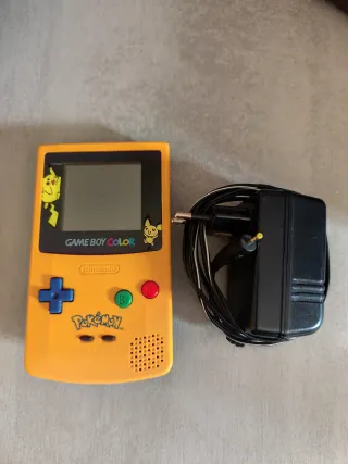 Nintendo Game Boy Color Edición Pikachu + Cargador