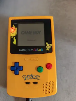 Nintendo Game Boy Color Edición Pikachu + Cargador