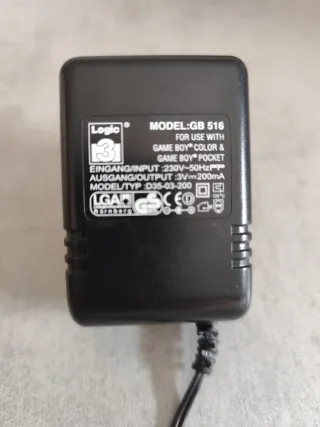 Nintendo Game Boy Color Edición Pikachu + Cargador