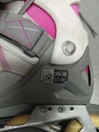 Patines en línea rosas y blancos