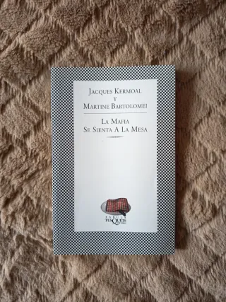 La Mafia se sienta a la mesa: Historias y recet...