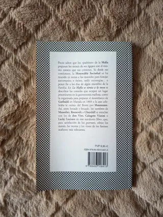 La Mafia se sienta a la mesa: Historias y recet...