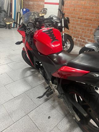 Honda CBR 125 R Roja 2014