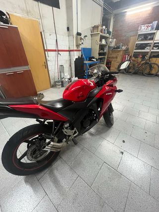 Honda CBR 125 R Roja 2014