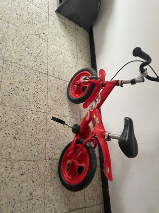 Bicicleta infantil roja Cars