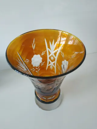 Jarrón antiguo cristal ámbar tallado