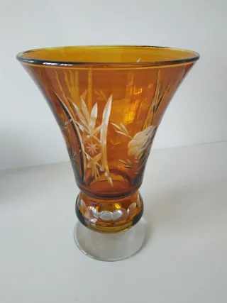 Jarrón antiguo cristal ámbar tallado