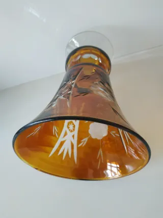 Jarrón antiguo cristal ámbar tallado